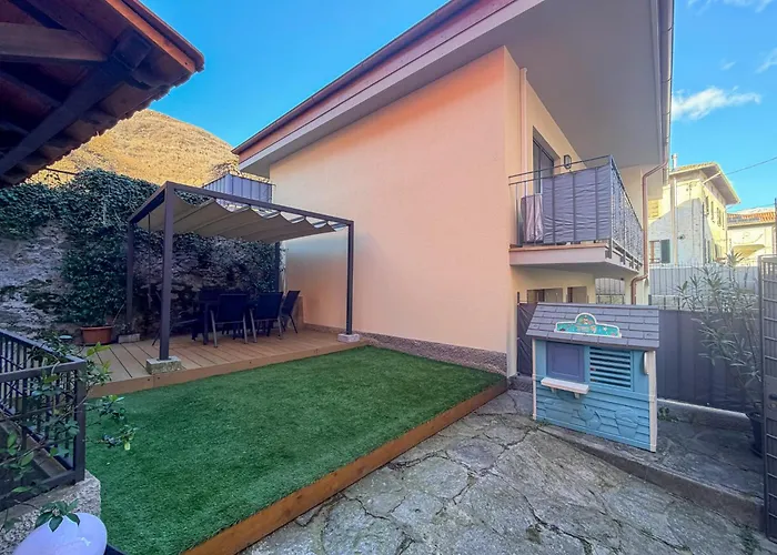 Villa Perla Rossa A Due Passi Dal Pianello Del Lario
