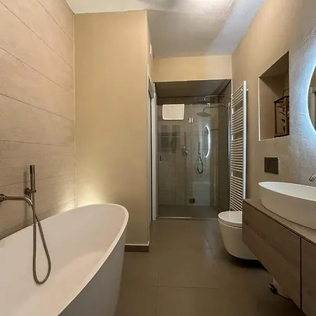 Villa Perla Rossa A Due Passi Dal Pianello Del Lario