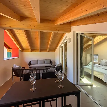 Perla Rossa A Due Passi Dal Pianello Del Lario